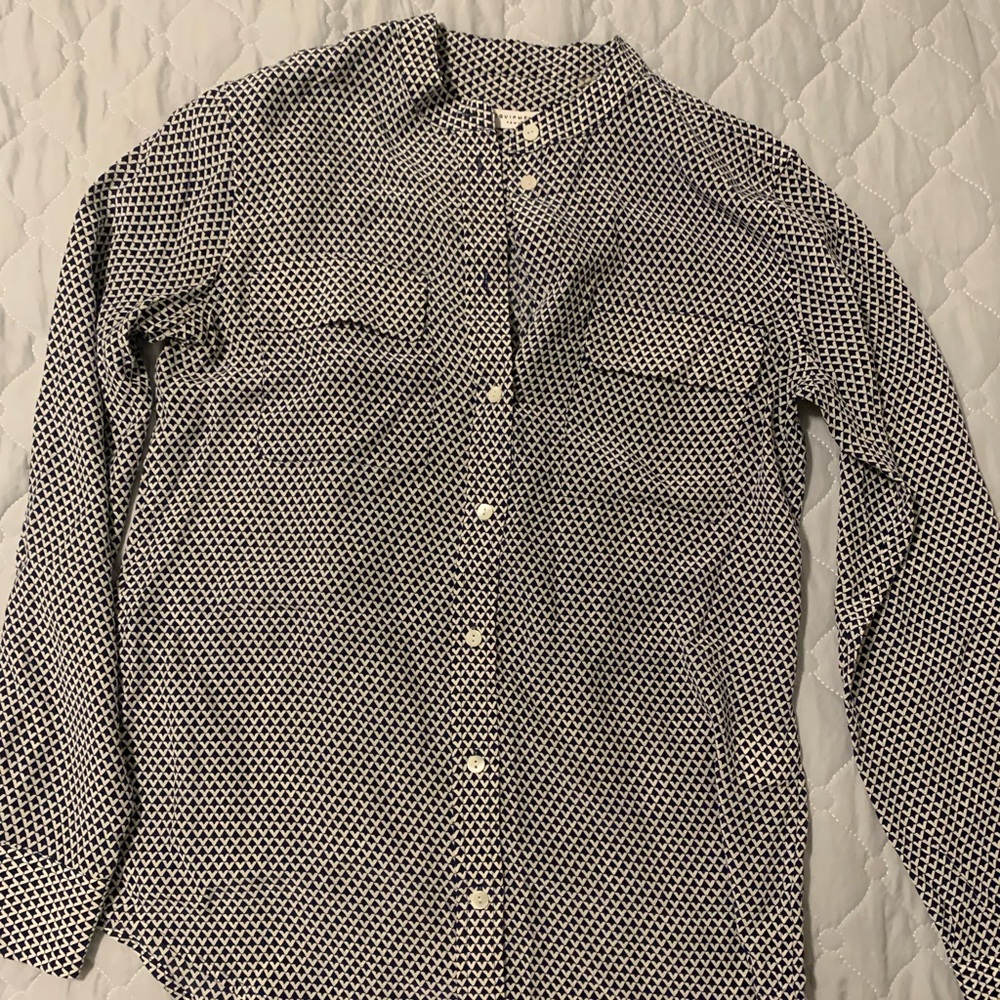 Eqiupment Femme White and Blue Blouse size Small